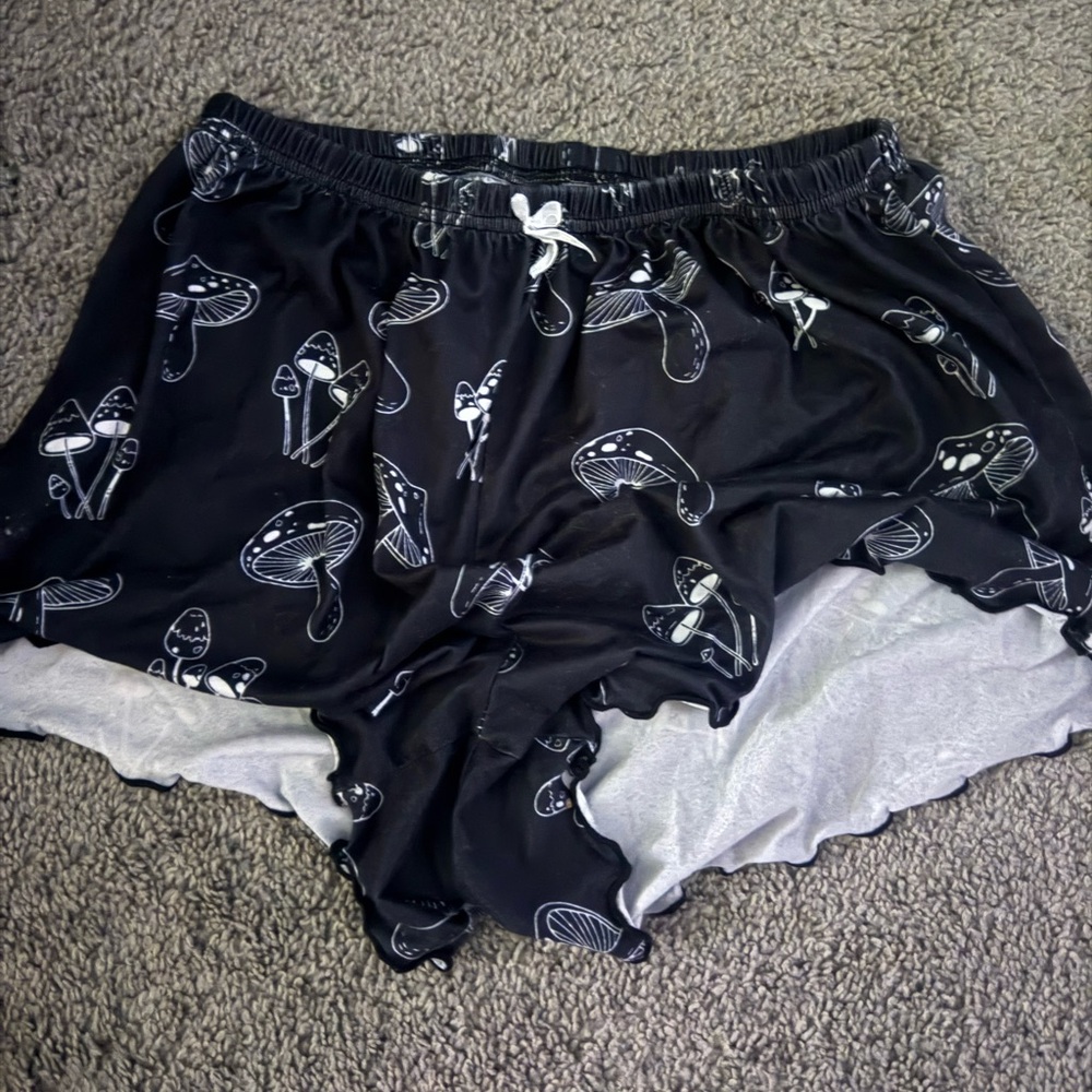ROMWE Black Mushroom Print Pajama Shorts